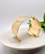 Load image into Gallery viewer, Exclusive design organic Seductive Collection bracelet
