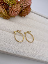 Load image into Gallery viewer, Thin and very light basic hoop gold plated earring
