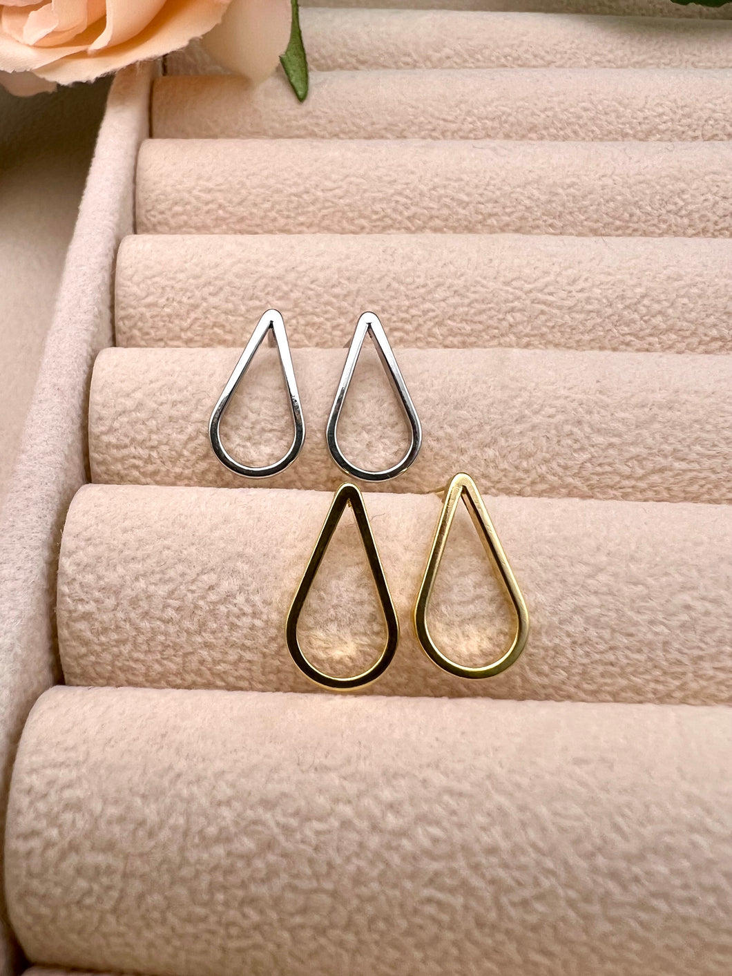 Small light open drop earrings