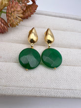 Load image into Gallery viewer, Green agate coin drop base earrings
