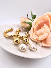 Load image into Gallery viewer, Hammered hoop earrings with ball and pearl pendant
