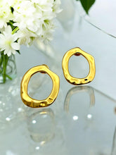 Load image into Gallery viewer, Organic open large earrings
