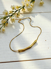 Load image into Gallery viewer, Organic wave bar choker necklace
