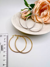 Load image into Gallery viewer, Classic hoop earrings 2.25&#39; click closure
