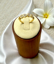 Load image into Gallery viewer, Round shaped with clover cz ring
