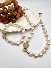 Load image into Gallery viewer, Freshwater pearl with jaguar clasp necklace
