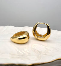 Load image into Gallery viewer, Sleek bold teardrop gold plated hoop earrings
