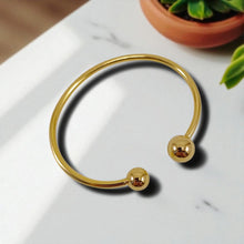 Load image into Gallery viewer, Open bracelet with spheres at the ends
