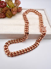 Load image into Gallery viewer, Bold Statement link chain rose  necklace
