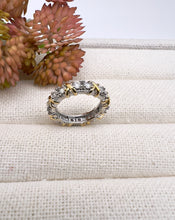 Load image into Gallery viewer, Interlaced cz diamond gold detail ring
