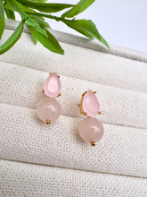 Load image into Gallery viewer, Light pink drop pink quartzo earrings
