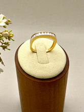 Load image into Gallery viewer, Square-shaped baguettes band ring
