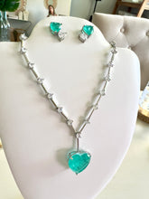 Load image into Gallery viewer, Tourmaline light blue and  diamond crystal set
