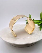 Load image into Gallery viewer, Exclusive design organic Seductive Collection bracelet
