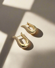 Load image into Gallery viewer, Small curved studded in front earrings
