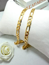 Load image into Gallery viewer, Classic medium figaro chain 3x1 bracelet
