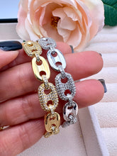 Load image into Gallery viewer, Studded luxury trend link bracelet
