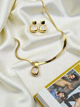 Load image into Gallery viewer, Square heart studded ribbon chain set
