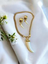 Load image into Gallery viewer, Braided mesh necklace saber-tooth pendant
