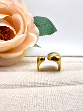 Load image into Gallery viewer, Organic ring open at the top gold plated
