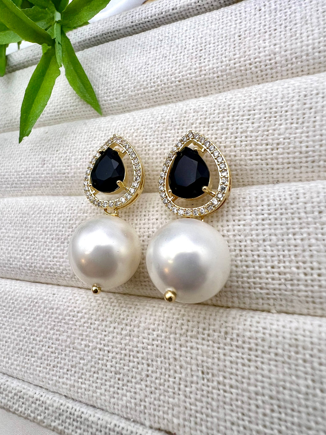 Black drop cz base and big shell peal earrings