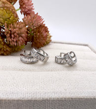 Load image into Gallery viewer, Set of 2 Rhodium-plated hoop earrings made with zirconia baguettes
