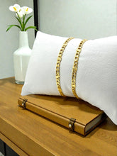 Load image into Gallery viewer, Fine curb link bracelet with detail
