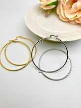 Load image into Gallery viewer, Classic hoop earrings 2.25&#39; click closure
