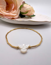 Load image into Gallery viewer, Gold plated straw bracelet with detail
