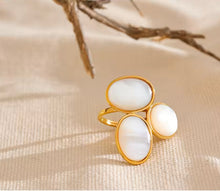 Load image into Gallery viewer, Three oval mother-of-pearl stones ring
