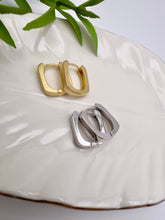 Load image into Gallery viewer, Basic matte square hoop earrings
