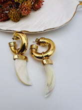 Load image into Gallery viewer, Thick hoop earrings with mother-of-pearl saber tooth
