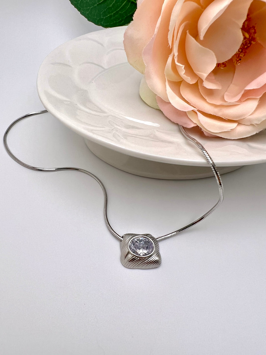 Big round crystal pendant snake necklace