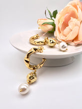Load image into Gallery viewer, Hammered hoop earrings with ball and pearl pendant
