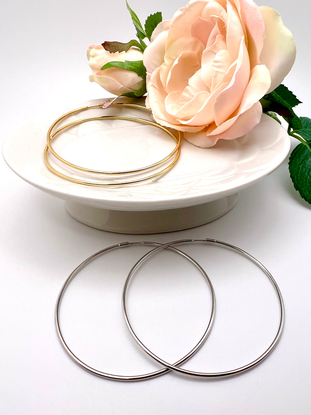 Classic 2,5' very thin tube hoop earrings