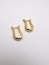 Load image into Gallery viewer, Curved studded in front earrings
