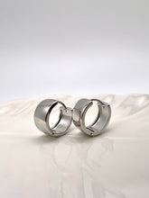 Load image into Gallery viewer, Plain wide basic rhodium hoop earrings
