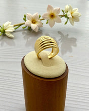 Load image into Gallery viewer, Domed ring striped details
