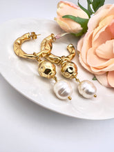 Load image into Gallery viewer, Hammered hoop earrings with ball and pearl pendant
