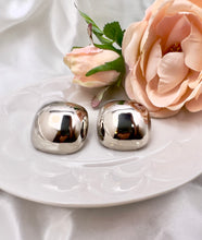 Load image into Gallery viewer, Button square bold Seductive earrings
