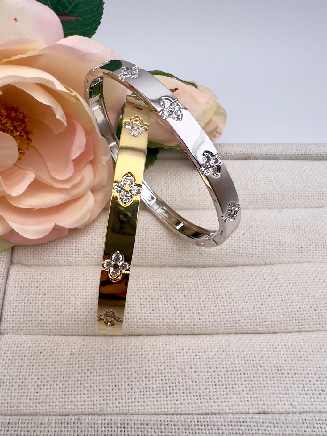 VC wider bracelet with cz clover embedded