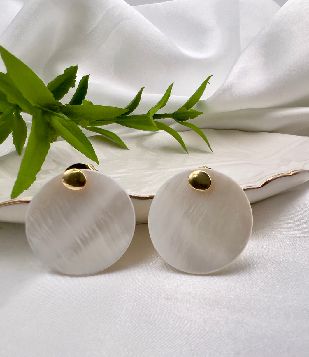 Mother of pearl removable gold pin earrings