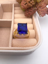 Load image into Gallery viewer, Square fine cut crystal Seductive Collection ring
