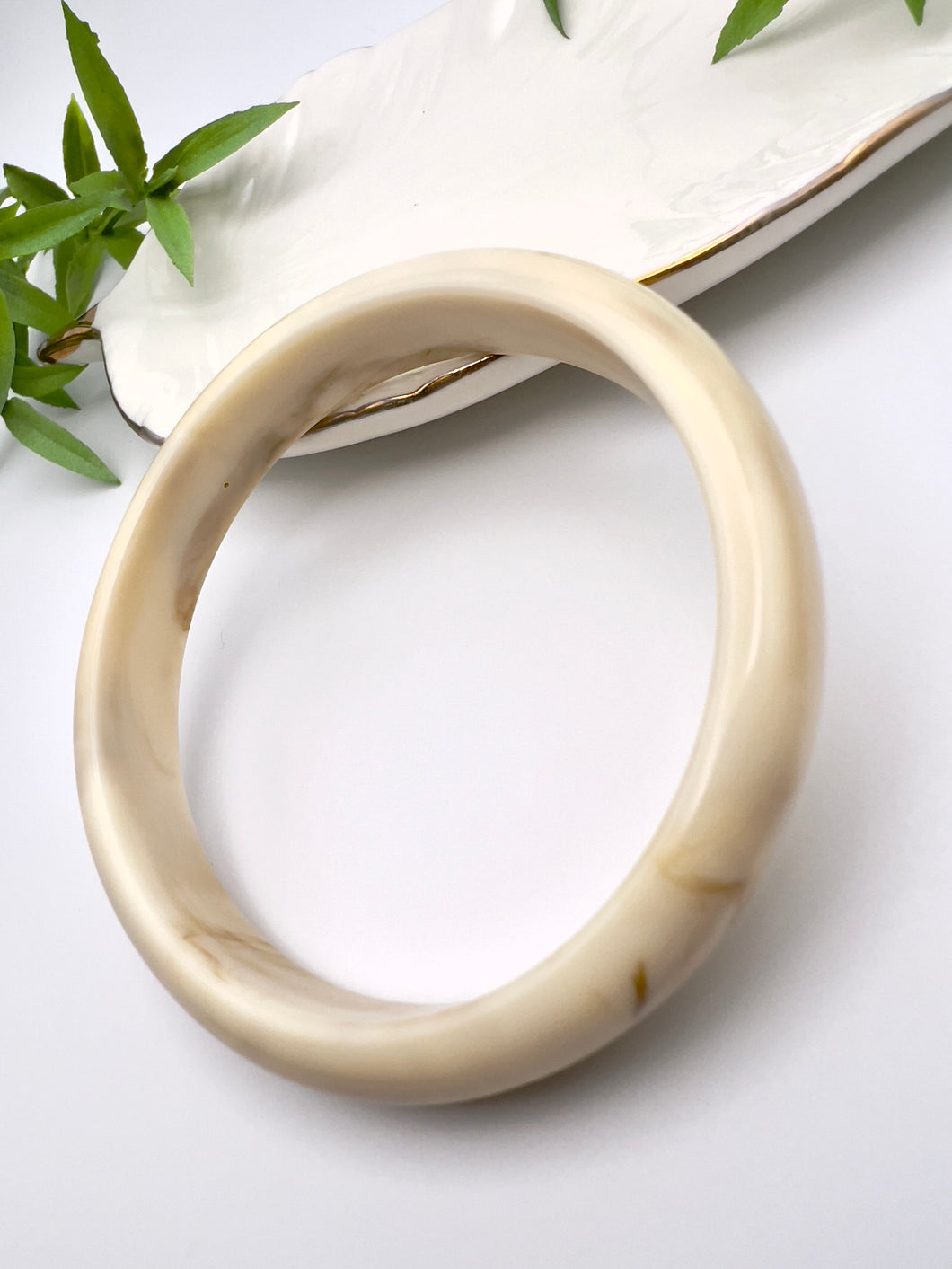 Solid acrylic round bangle bracelet