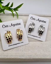 Load image into Gallery viewer, Basic snake inspired stud earrings
