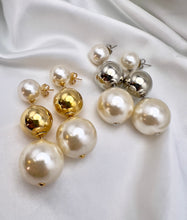 Load image into Gallery viewer, Plated ball earrings with 2 pearls
