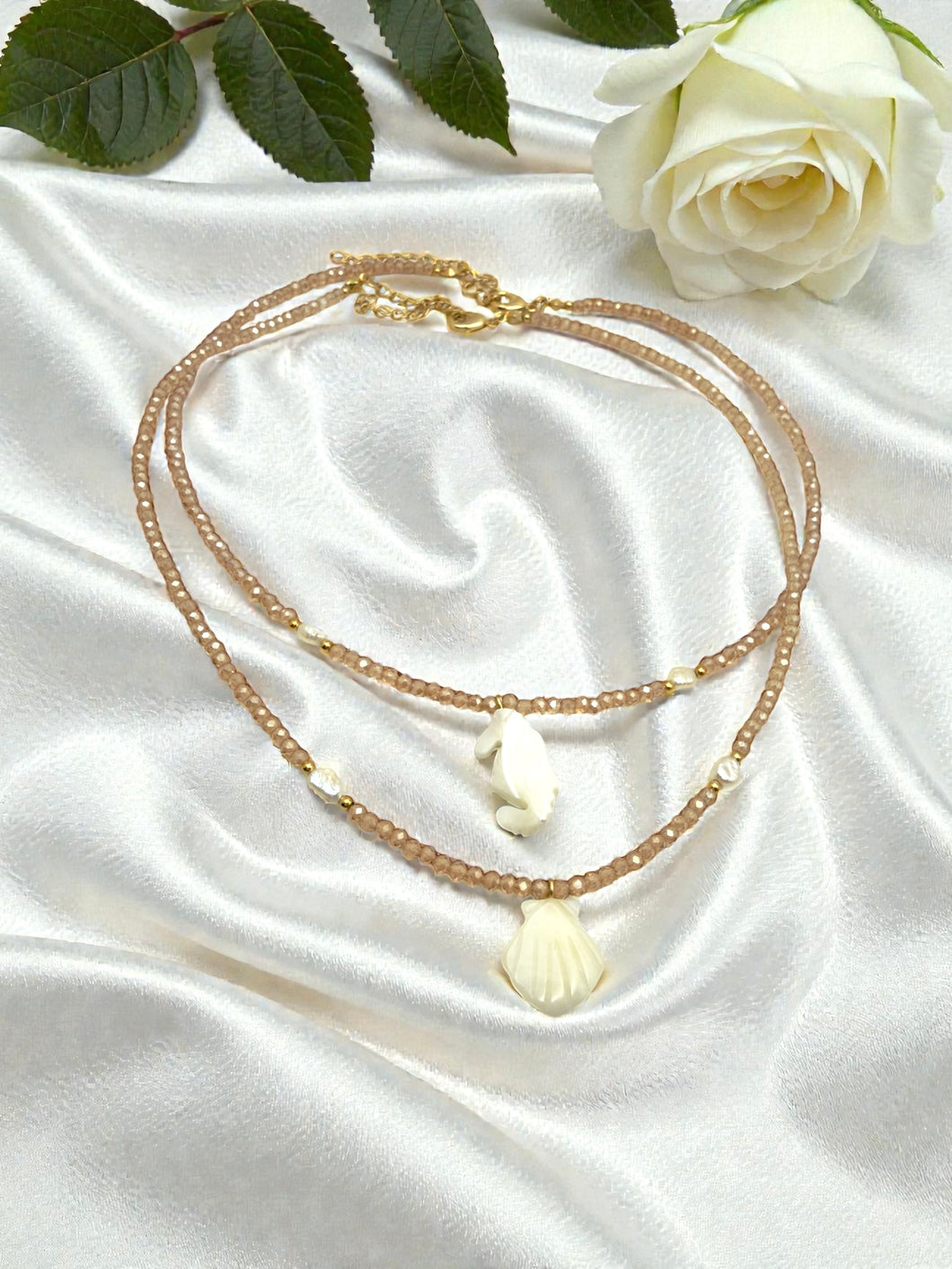 Mini crystal choker mother-of-pearls detail necklace