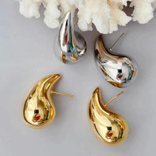 Load image into Gallery viewer, Vintage inspired teardrop gold plated earrings
