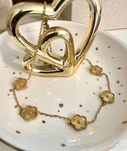 Load image into Gallery viewer, Van Cley choker 5 flowers necklace
