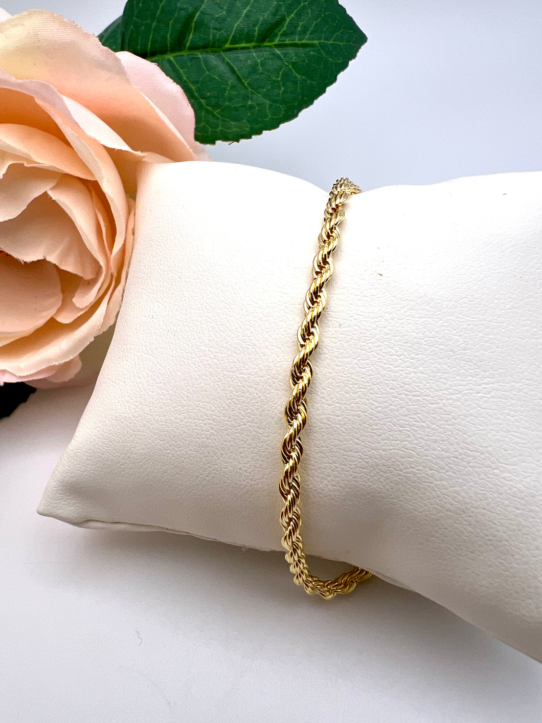 Classic thin German thread bracelet